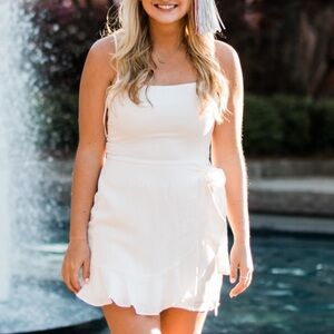 Elegant White Sleeveless Dress